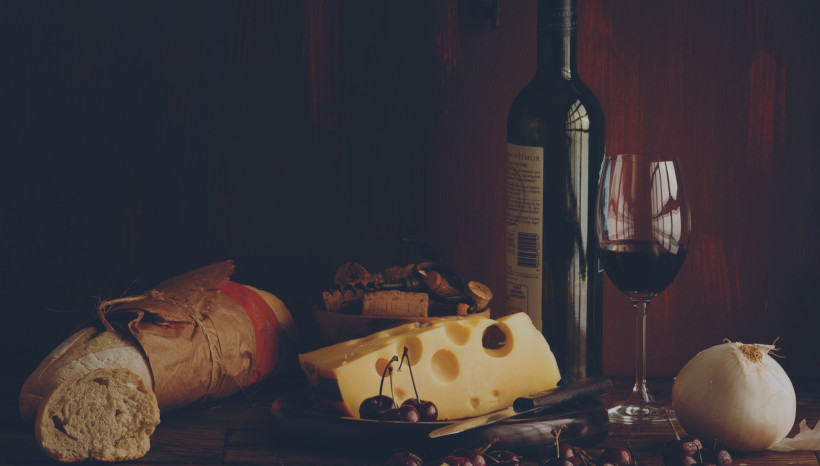 Panoramica di enogastronomia ed enografia internazionale con tecniche vere di degustazione e abbinamento food & beverage.